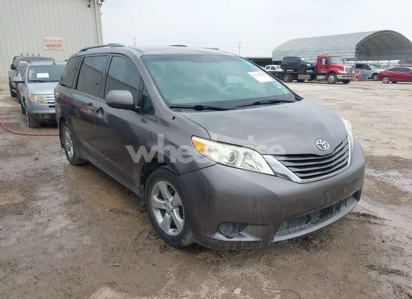 2012 Toyota Sienna LE V6 8 PASSENGER (VIN 5TDKK3DC8CS180967) main photo