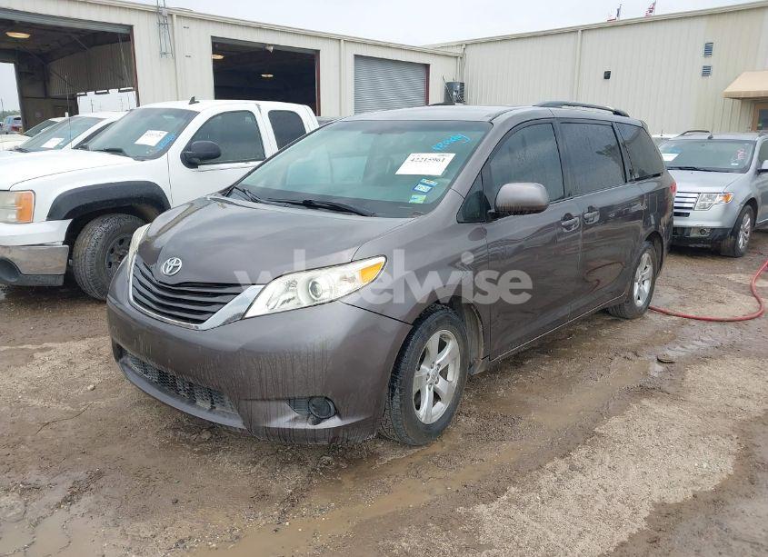 Photo 2 of 2012 Toyota Sienna LE V6 8 PASSENGER (VIN 5TDKK3DC8CS180967)