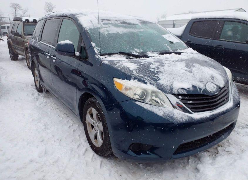 2012 Toyota Sienna LE V6 8 PASSENGER (VIN 5TDKK3DC8CS267056) main photo