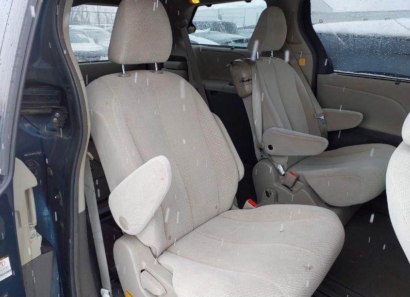 Photo 8 of 2012 Toyota Sienna LE V6 8 PASSENGER (VIN 5TDKK3DC8CS267056)