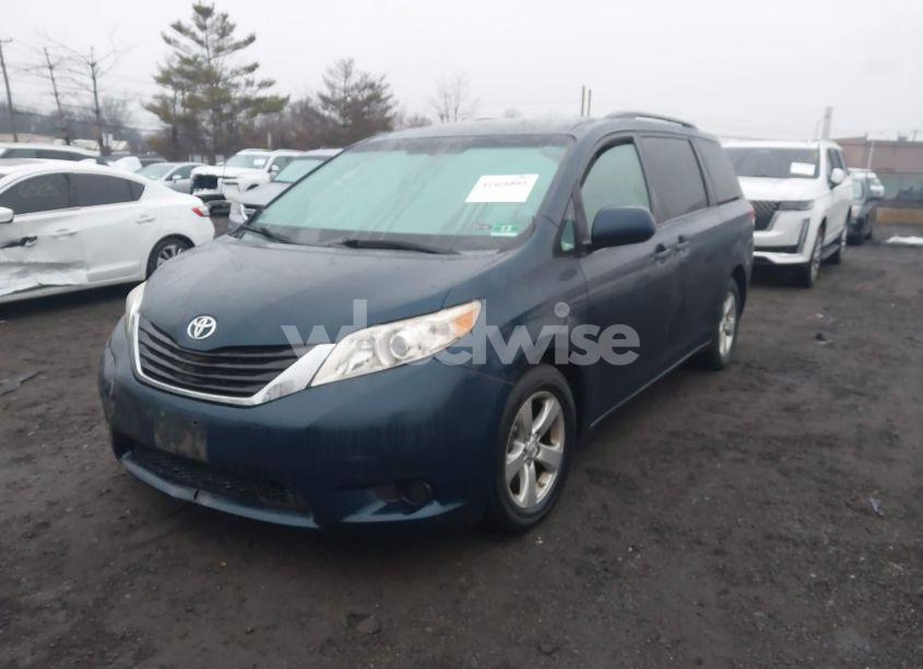Photo 2 of 2012 Toyota Sienna LE V6 8 PASSENGER (VIN 5TDKK3DC8CS273052)