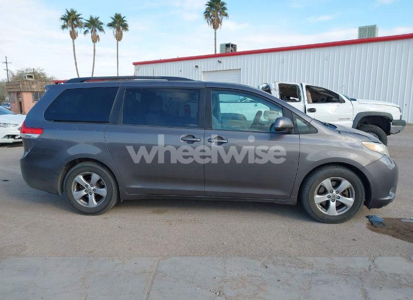 Photo 13 of 2013 Toyota Sienna LE V6 8 PASSENGER (VIN 5TDKK3DC8DS287972)