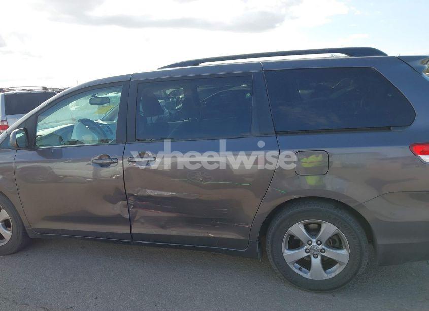 Photo 14 of 2013 Toyota Sienna LE V6 8 PASSENGER (VIN 5TDKK3DC8DS287972)