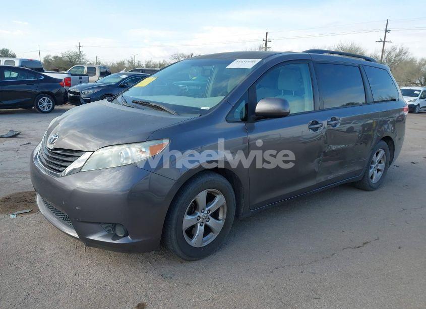 Photo 2 of 2013 Toyota Sienna LE V6 8 PASSENGER (VIN 5TDKK3DC8DS287972)