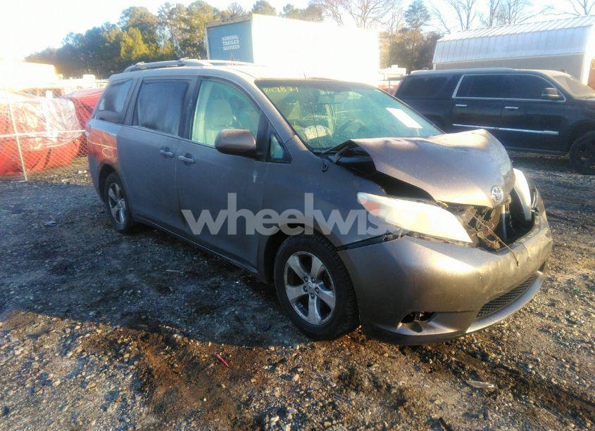 2013 Toyota Sienna LE V6 8 PASSENGER (VIN 5TDKK3DC8DS399588) main photo