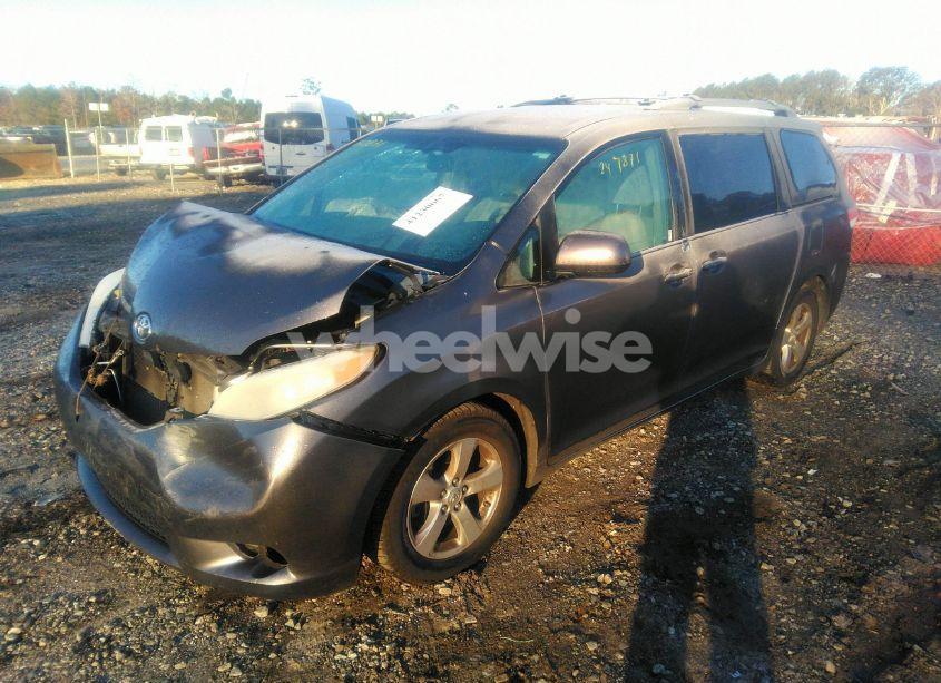 Photo 2 of 2013 Toyota Sienna LE V6 8 PASSENGER (VIN 5TDKK3DC8DS399588)