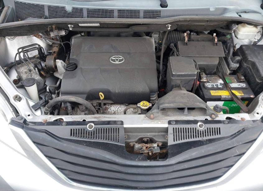 Photo 10 of 2013 Toyota Sienna LE V6 8 PASSENGER (VIN 5TDKK3DC8DS400528)