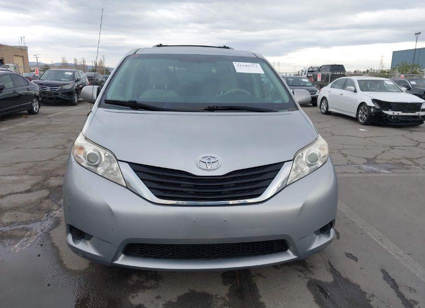 Photo 12 of 2013 Toyota Sienna LE V6 8 PASSENGER (VIN 5TDKK3DC8DS400528)