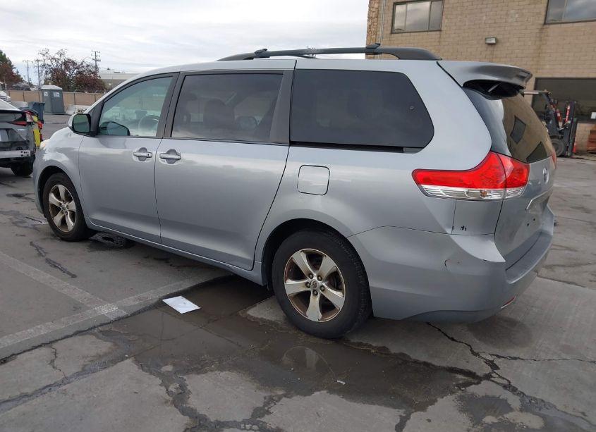 Photo 3 of 2013 Toyota Sienna LE V6 8 PASSENGER (VIN 5TDKK3DC8DS400528)