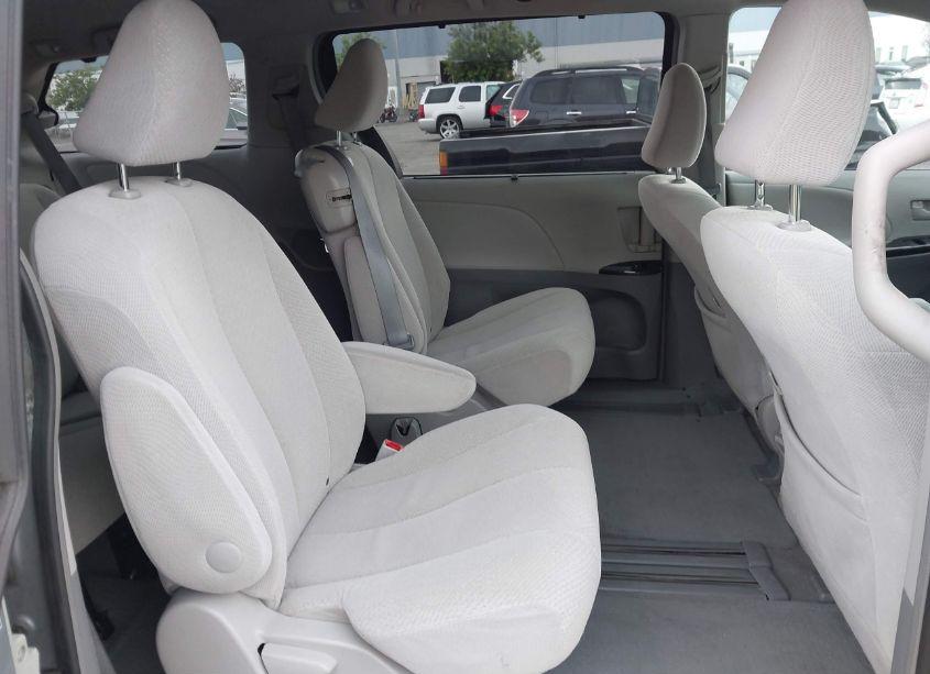 Photo 8 of 2013 Toyota Sienna LE V6 8 PASSENGER (VIN 5TDKK3DC8DS400528)