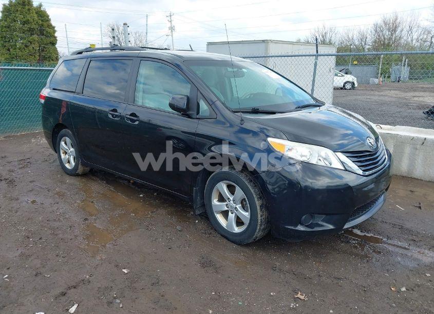 2013 Toyota Sienna LE V6 8 PASSENGER (VIN 5TDKK3DC8DS401419) main photo