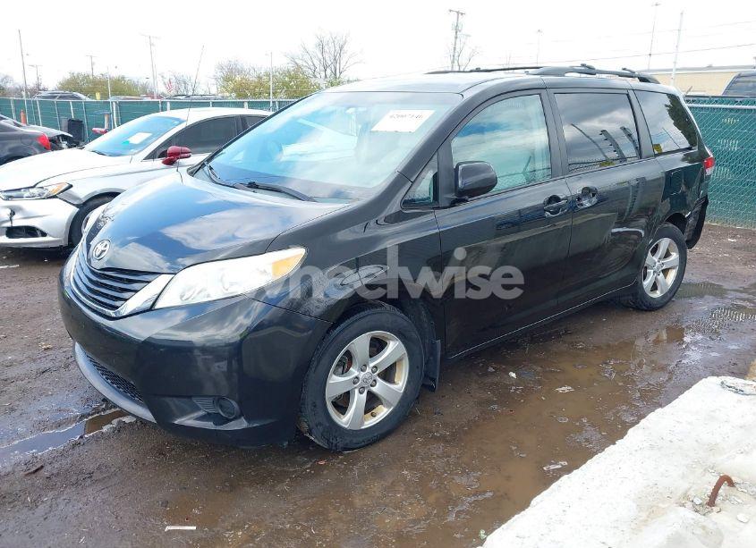 Photo 2 of 2013 Toyota Sienna LE V6 8 PASSENGER (VIN 5TDKK3DC8DS401419)