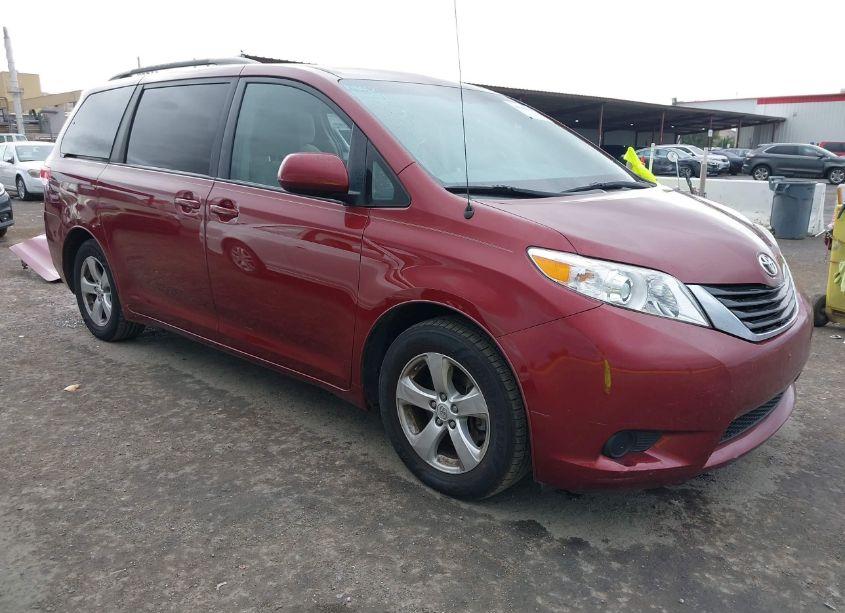2014 Toyota Sienna LE V6 8 PASSENGER (VIN 5TDKK3DC8ES414429) main photo