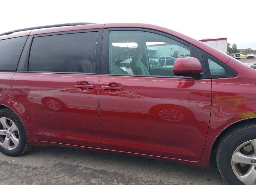 Photo 14 of 2014 Toyota Sienna LE V6 8 PASSENGER (VIN 5TDKK3DC8ES414429)