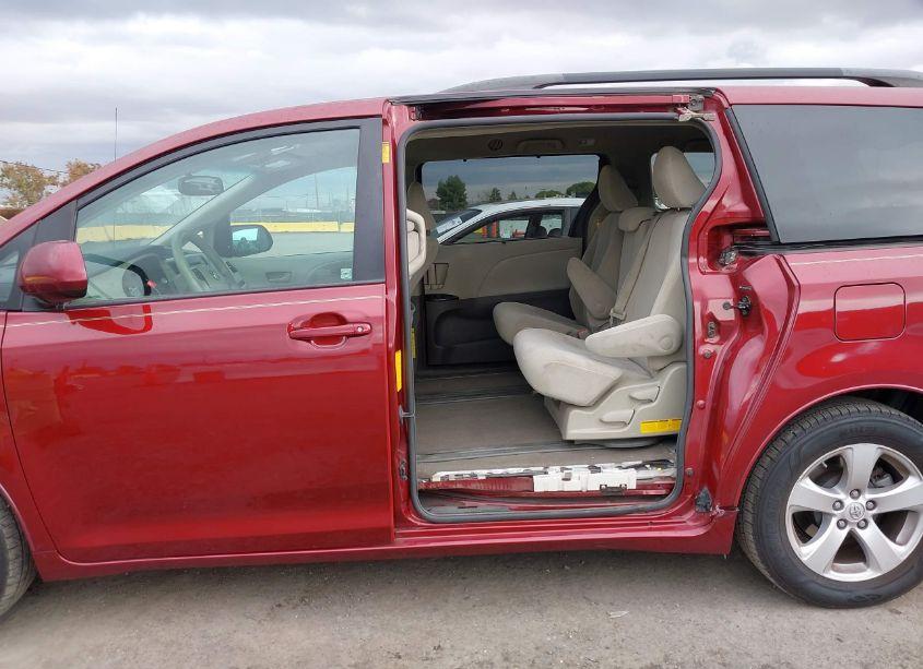 Photo 15 of 2014 Toyota Sienna LE V6 8 PASSENGER (VIN 5TDKK3DC8ES414429)