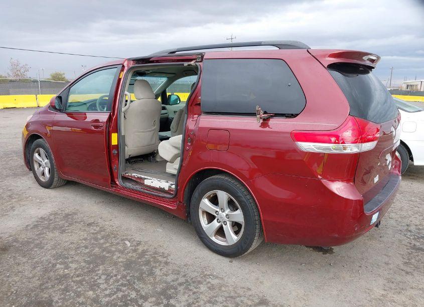 Photo 3 of 2014 Toyota Sienna LE V6 8 PASSENGER (VIN 5TDKK3DC8ES414429)