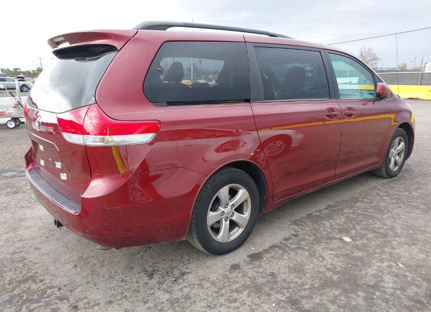 Photo 4 of 2014 Toyota Sienna LE V6 8 PASSENGER (VIN 5TDKK3DC8ES414429)