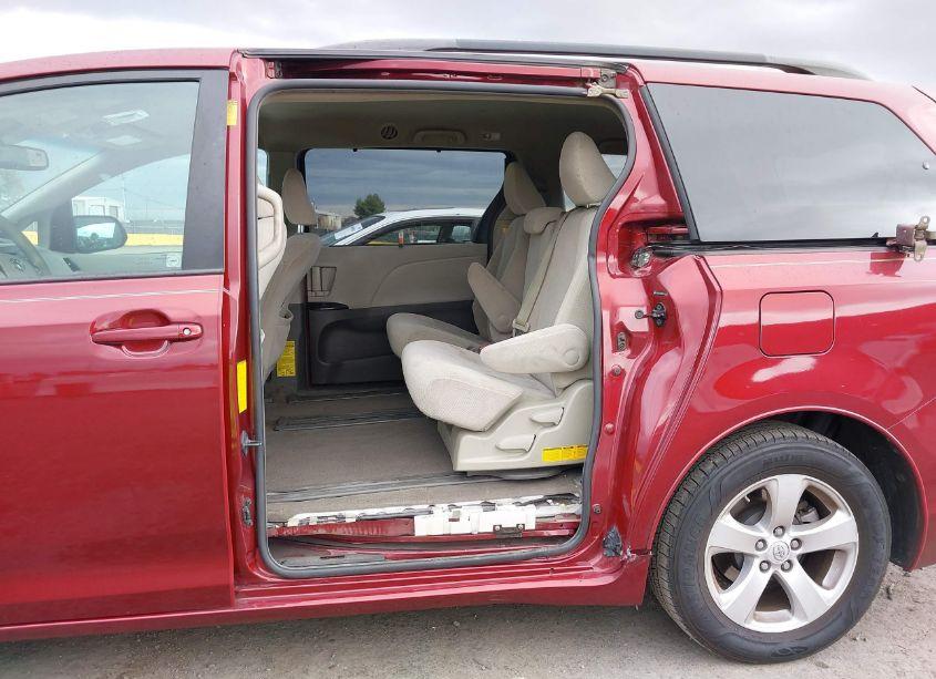 Photo 6 of 2014 Toyota Sienna LE V6 8 PASSENGER (VIN 5TDKK3DC8ES414429)