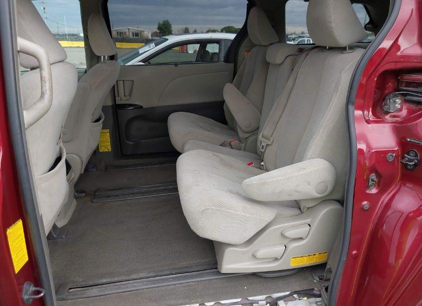 Photo 8 of 2014 Toyota Sienna LE V6 8 PASSENGER (VIN 5TDKK3DC8ES414429)