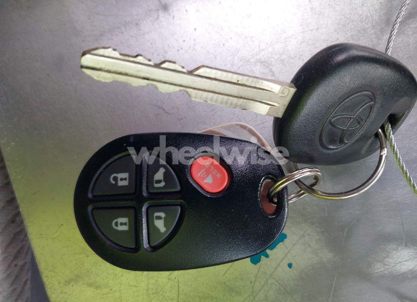 Photo 11 of 2014 Toyota Sienna LE V6 8 PASSENGER (VIN 5TDKK3DC8ES422689)