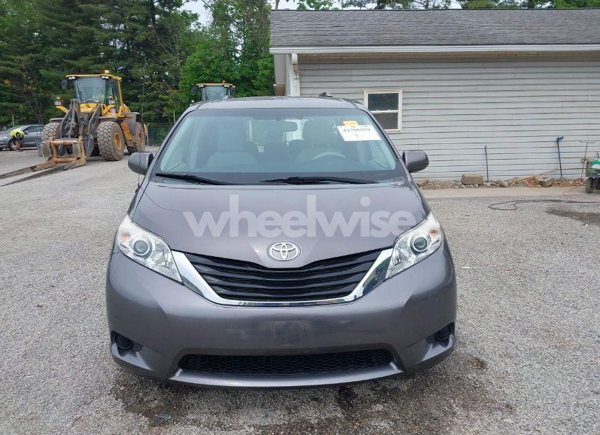 Photo 12 of 2014 Toyota Sienna LE V6 8 PASSENGER (VIN 5TDKK3DC8ES422689)