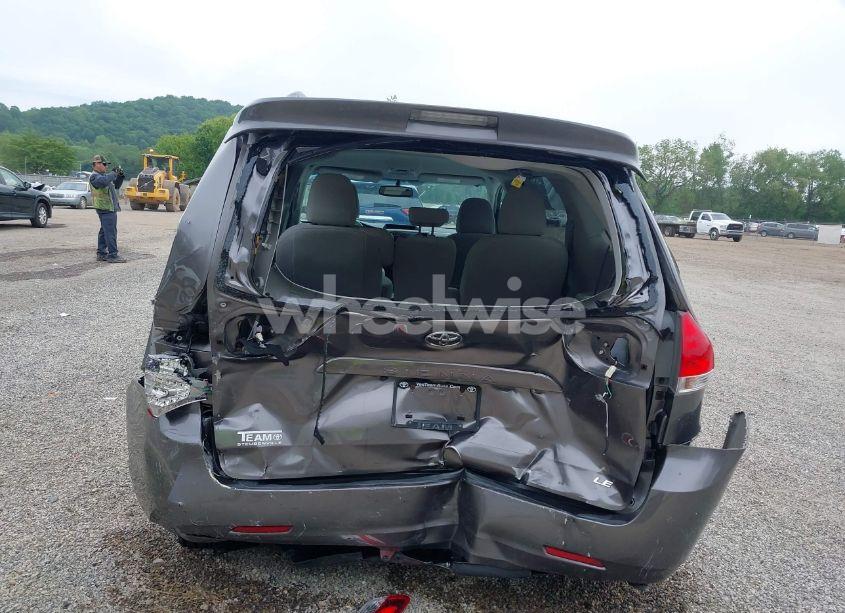 Photo 16 of 2014 Toyota Sienna LE V6 8 PASSENGER (VIN 5TDKK3DC8ES422689)