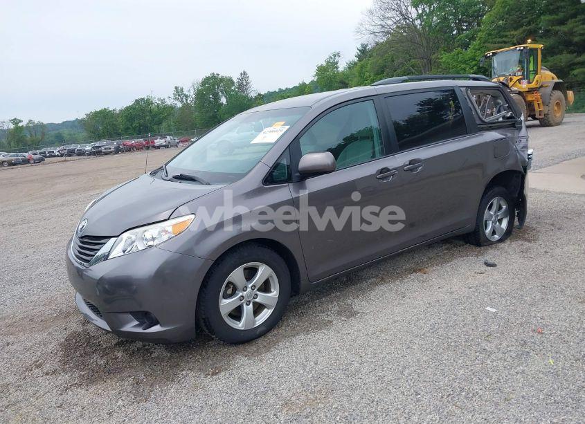 Photo 2 of 2014 Toyota Sienna LE V6 8 PASSENGER (VIN 5TDKK3DC8ES422689)