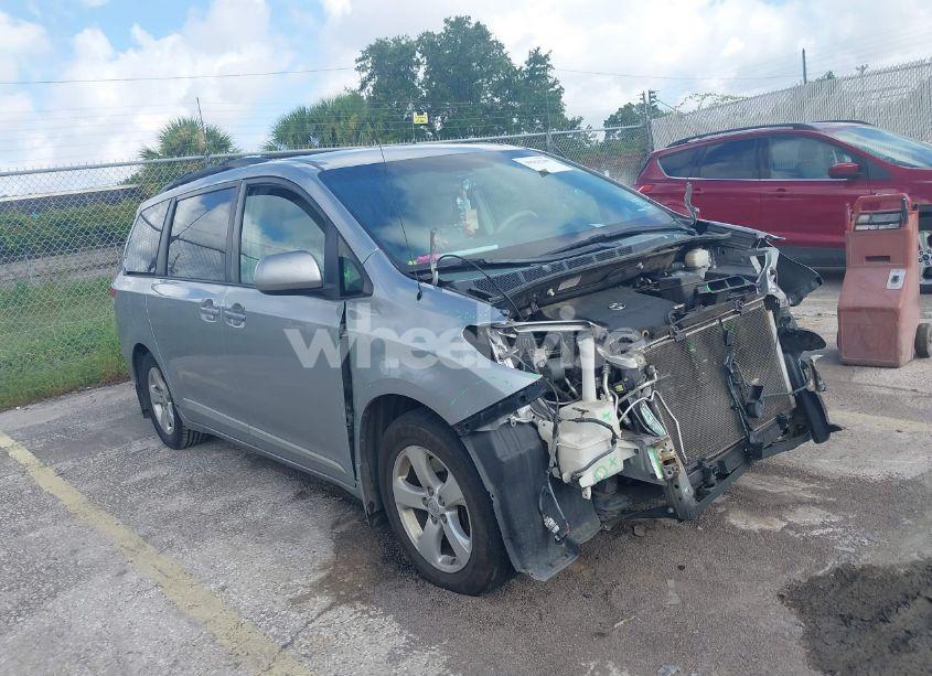 2014 Toyota Sienna LE V6 8 PASSENGER (VIN 5TDKK3DC8ES448581) main photo