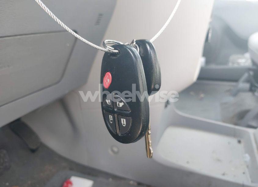 Photo 11 of 2014 Toyota Sienna LE V6 8 PASSENGER (VIN 5TDKK3DC8ES448581)