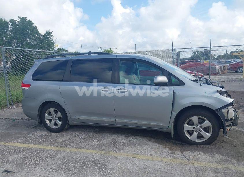 Photo 13 of 2014 Toyota Sienna LE V6 8 PASSENGER (VIN 5TDKK3DC8ES448581)