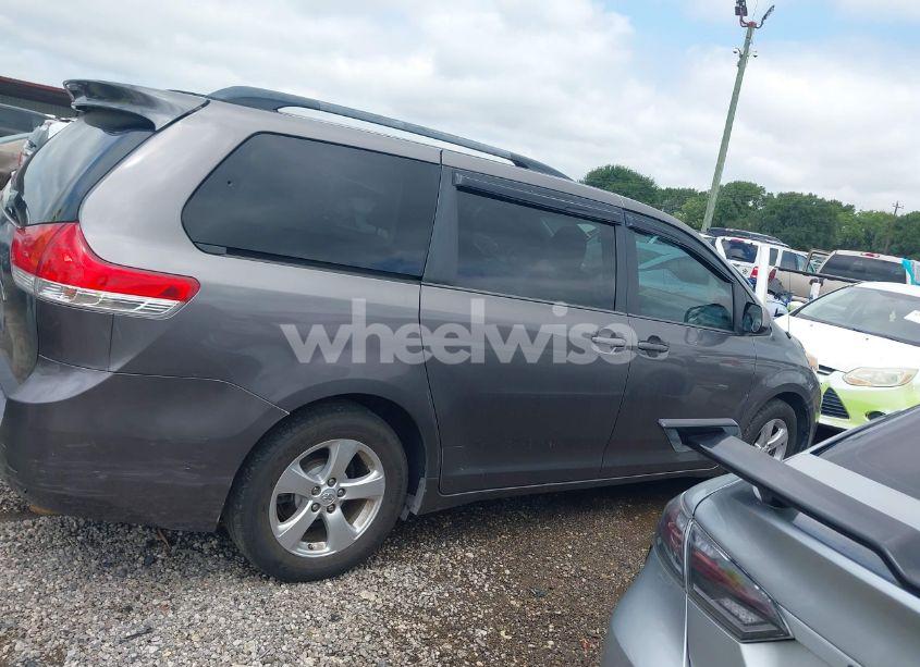 Photo 13 of 2014 Toyota Sienna LE V6 8 PASSENGER (VIN 5TDKK3DC8ES516801)