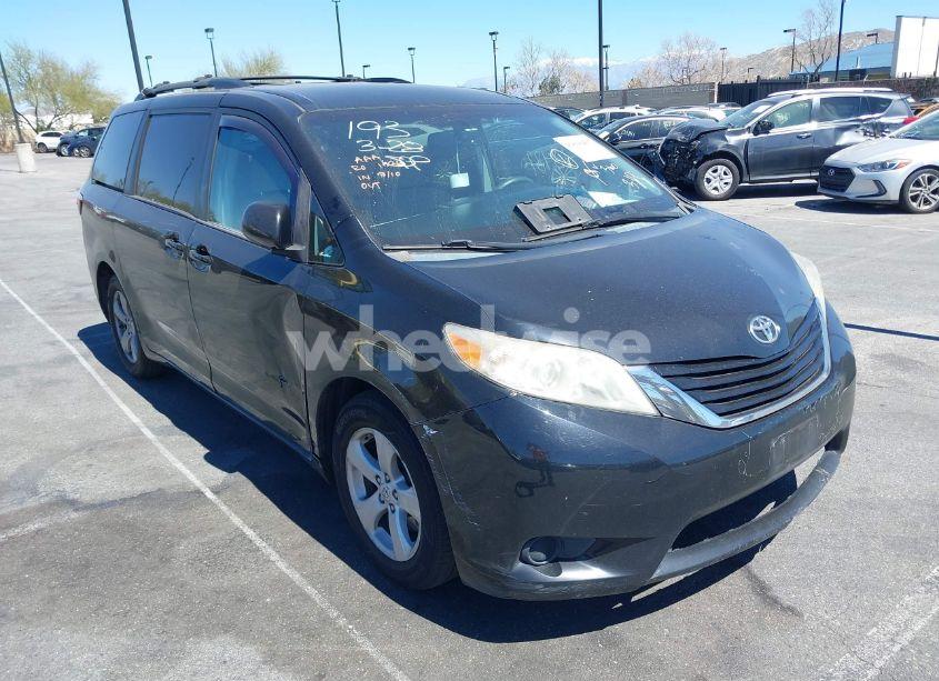 2015 Toyota Sienna LE 8 PASSENGER (VIN 5TDKK3DC8FS533728) main photo