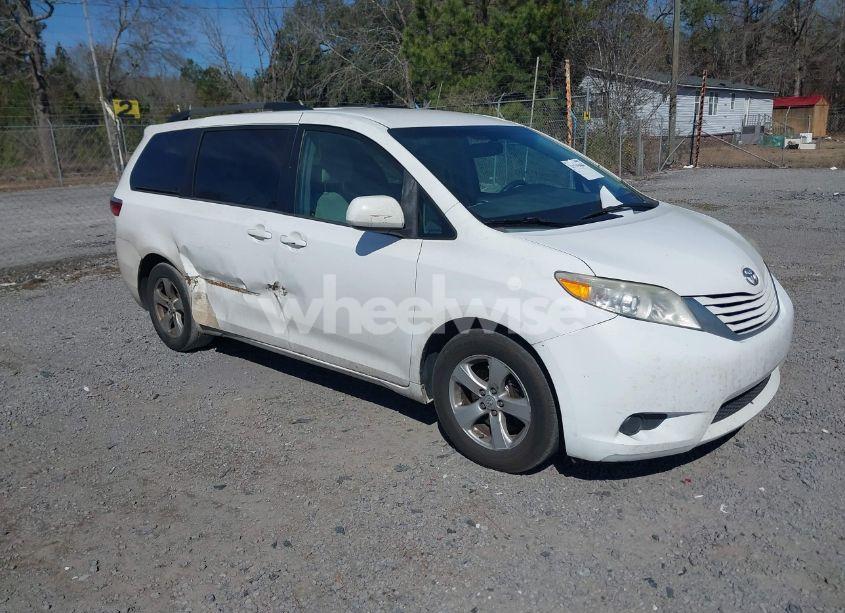2015 Toyota Sienna LE 8 PASSENGER (VIN 5TDKK3DC8FS577762) main photo