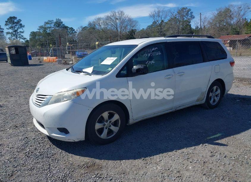 Photo 2 of 2015 Toyota Sienna LE 8 PASSENGER (VIN 5TDKK3DC8FS577762)