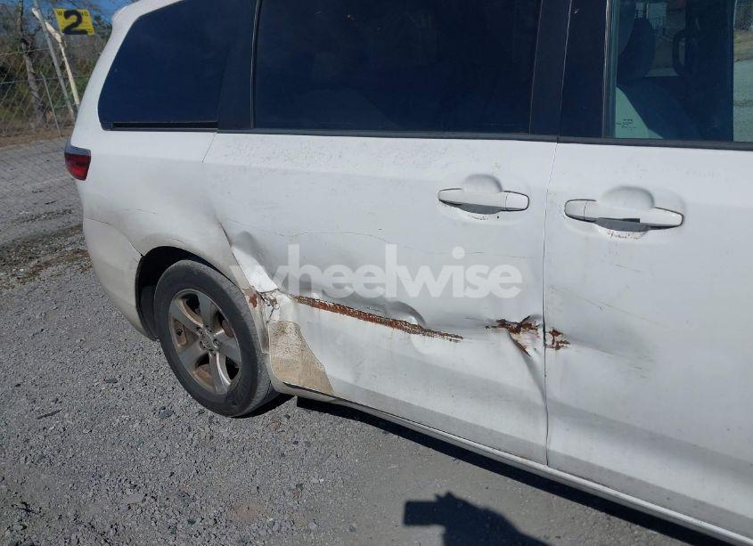 Photo 6 of 2015 Toyota Sienna LE 8 PASSENGER (VIN 5TDKK3DC8FS577762)