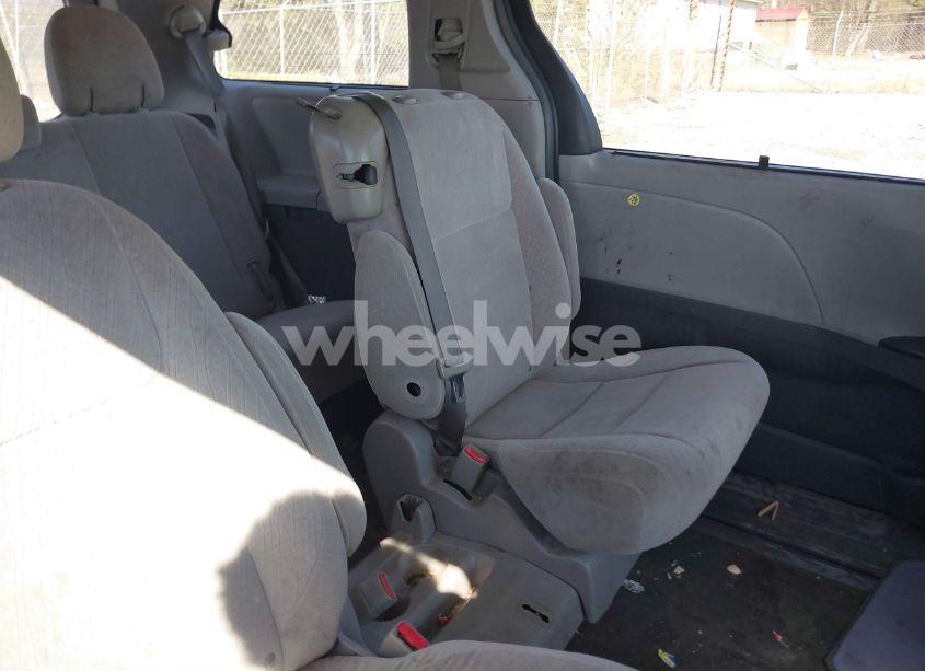 Photo 8 of 2015 Toyota Sienna LE 8 PASSENGER (VIN 5TDKK3DC8FS577762)