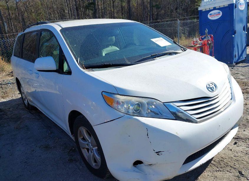2015 Toyota Sienna LE 8 PASSENGER (VIN 5TDKK3DC8FS591726) main photo