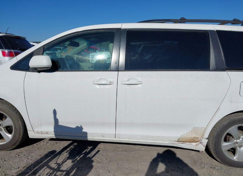 Photo 14 of 2015 Toyota Sienna LE 8 PASSENGER (VIN 5TDKK3DC8FS591726)
