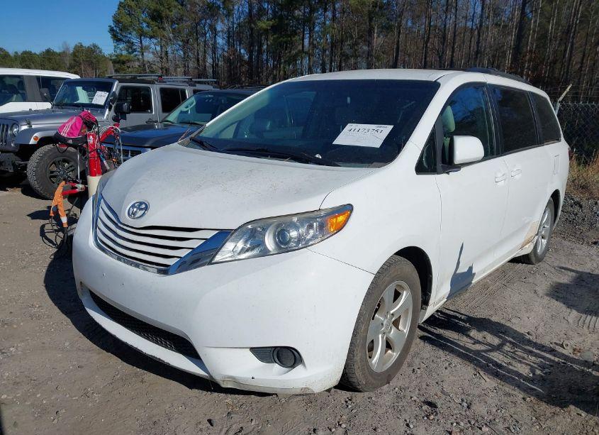 Photo 2 of 2015 Toyota Sienna LE 8 PASSENGER (VIN 5TDKK3DC8FS591726)