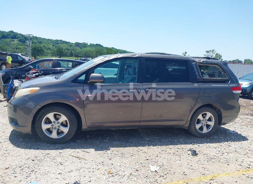 Photo 14 of 2011 Toyota Sienna LE V6/LE V6 AUTO ACCESS SEAT (VIN 5TDKK3DC9BS011541)