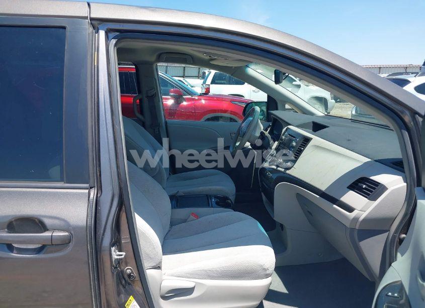 Photo 5 of 2011 Toyota Sienna LE V6/LE V6 AUTO ACCESS SEAT (VIN 5TDKK3DC9BS011541)