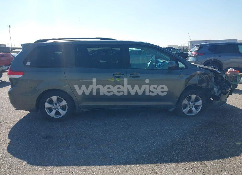 Photo 13 of 2011 Toyota Sienna LE V6 (VIN 5TDKK3DC9BS012415)