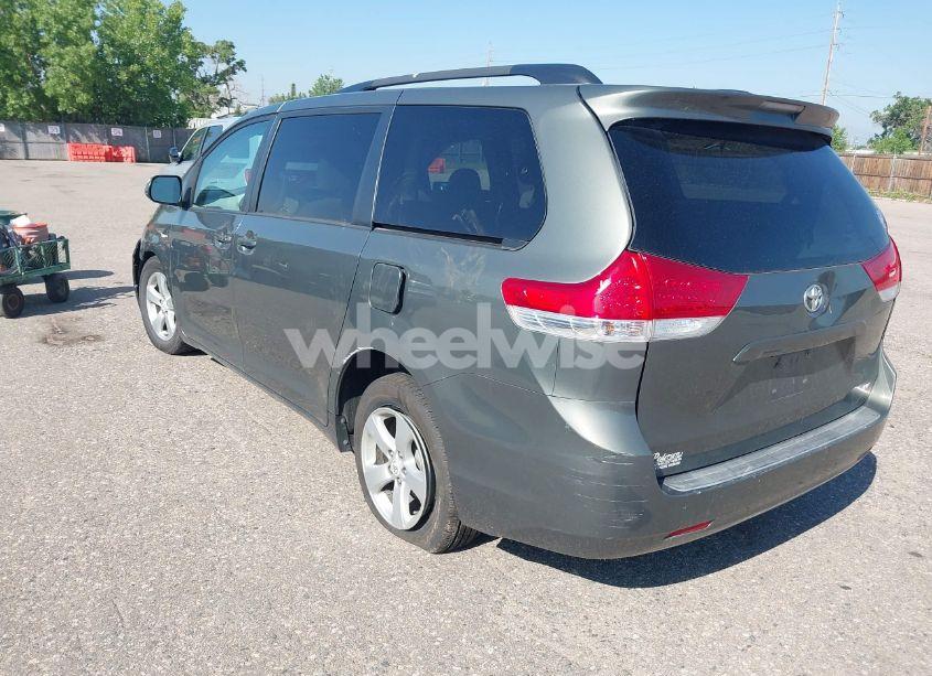 Photo 3 of 2011 Toyota Sienna LE V6 (VIN 5TDKK3DC9BS012415)