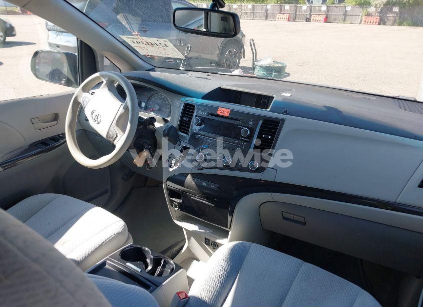 Photo 5 of 2011 Toyota Sienna LE V6 (VIN 5TDKK3DC9BS012415)