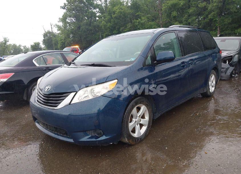 Photo 2 of 2011 Toyota Sienna LE V6 (VIN 5TDKK3DC9BS069522)