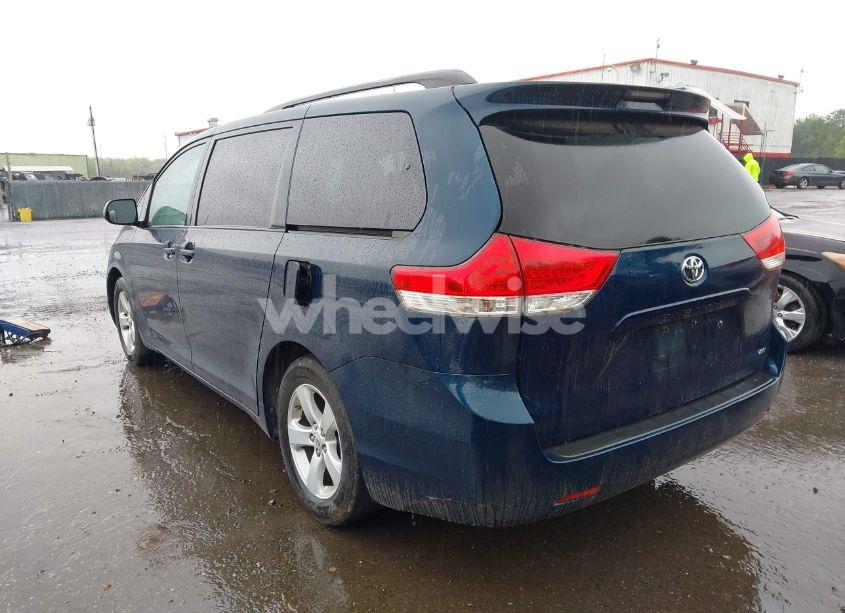 Photo 3 of 2011 Toyota Sienna LE V6 (VIN 5TDKK3DC9BS069522)
