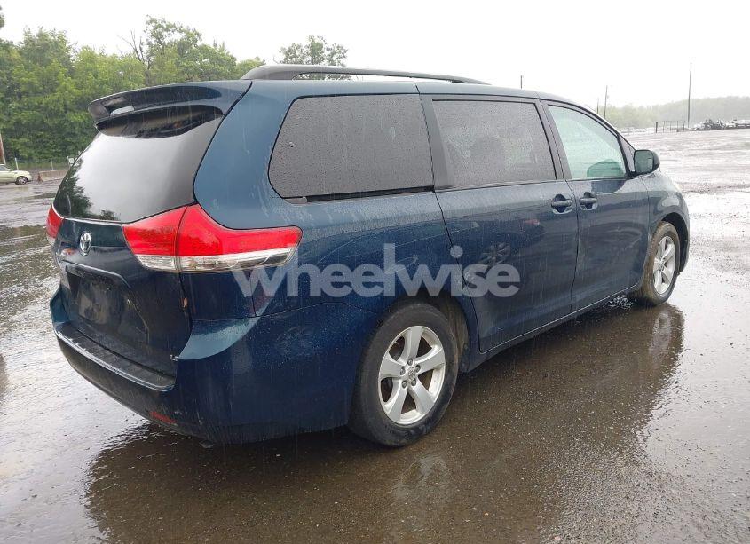 Photo 4 of 2011 Toyota Sienna LE V6 (VIN 5TDKK3DC9BS069522)