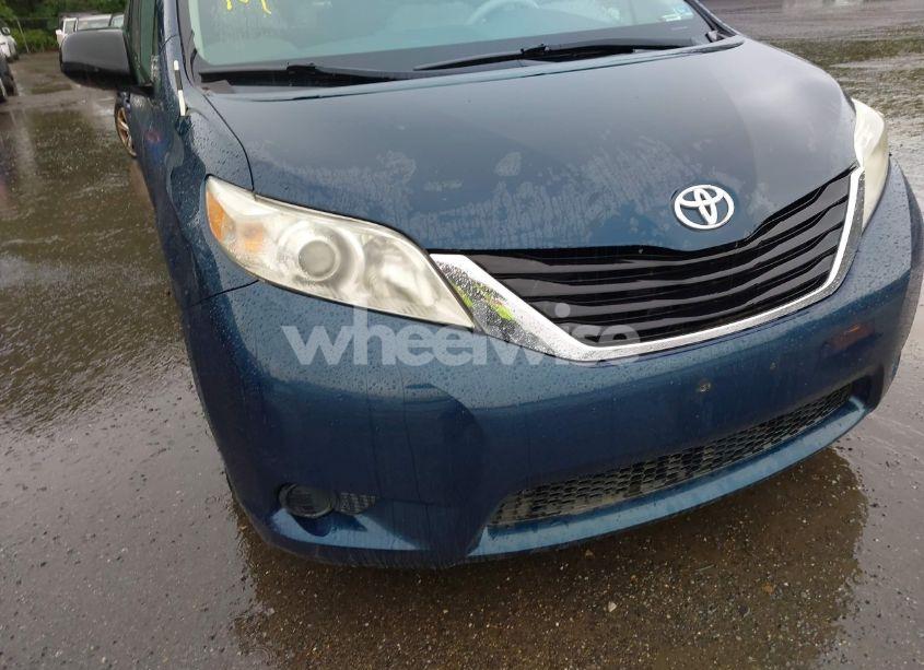 Photo 6 of 2011 Toyota Sienna LE V6 (VIN 5TDKK3DC9BS069522)