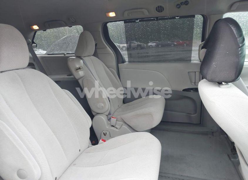 Photo 8 of 2011 Toyota Sienna LE V6 (VIN 5TDKK3DC9BS069522)