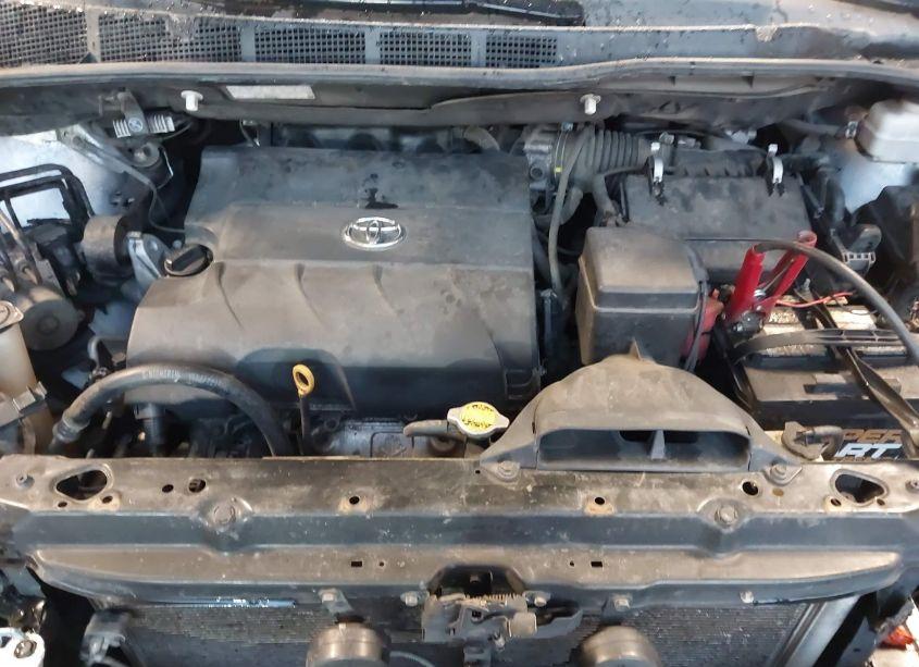 Photo 10 of 2011 Toyota Sienna LE V6 (VIN 5TDKK3DC9BS103040)